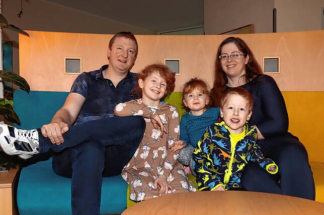 Familienzeit: Ronald Böhle und Sandra Bracholdt genießen mit ihren Kindern Leona (von links), Luisa und Richard die gemeinsamen Momente ...
