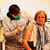 Die 91-jährige Waltraut Römer ist eine der Ersten im Bodenseekreis, die von Medizinstudent Jan-Niklas Penzely gegen das Coronavirus ...