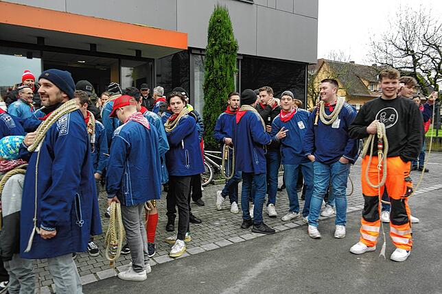 Bild 6: Bilder vom Einschnellen der Narrengesellschaft Hennenschlitter in Immenstaad