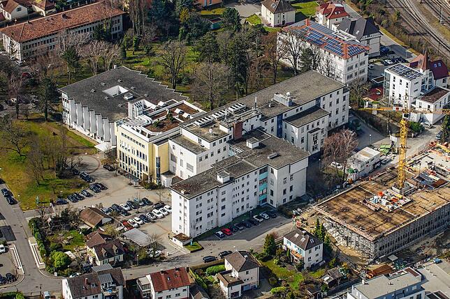 Luftbild des Hegau-Bodensee-Klinikums 2022. Bild: Gerhard Plessing.