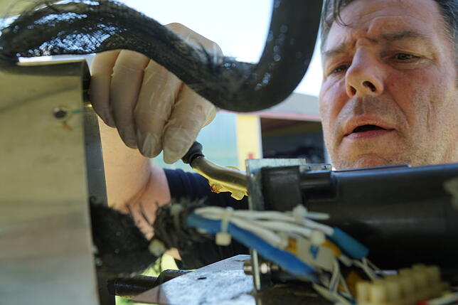 Auch mit der Technik der Verdampfer muss Holger Miconi sich auskennen, wenn das Gerät streikt wird repariert oder zumindest wird der ...