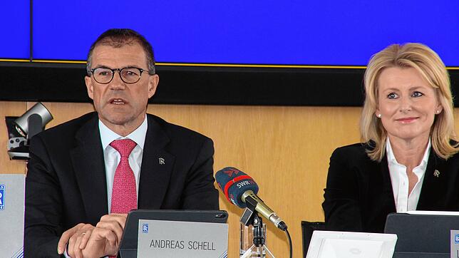 Andreas Schell, Vorstandsvorsitzender der Rolls-Royce Power Systems AG und Louise Öfverström, Finanzvorständin bei RRPS bei der ...