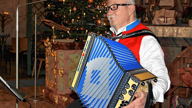Der Dichter und Liedermacher Georg Albiez aus Ibach begeisterte die Zuhörer am Dreikönigstag in der Todtmooser Wallfahrtskirche.