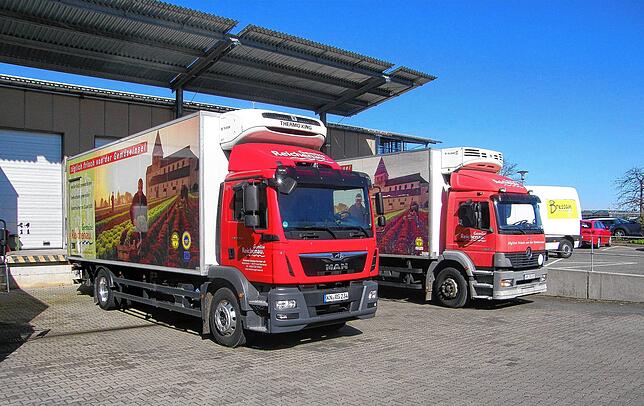 Bei der Reichenauer Gemüse-Genossenschaft stehen die Lastwagen zum Abtransport des täglich frisch geernteten Gemüses bereit – und ...