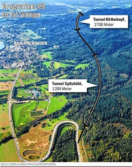 Die Vorzugstrasse schließt nach aktuellen Planungen der Deges am bestehenden A98-Teilstück bei Rothaus an (im Vordergrund), führt danach ...