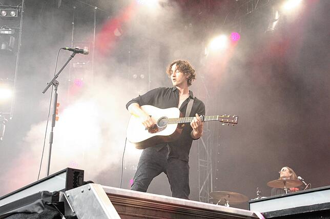 Dean Lewis erfreute das Publikum mit seinen Gitarrenkünsten.