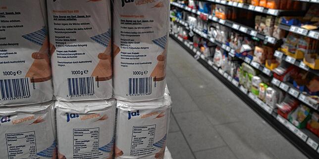 Mehl war im März ebenfalls ein begehrtes Ziel von Hamsterkäufen. Ganz anders die aktuelle Situation: Auch an diesem Produkt herrscht ...