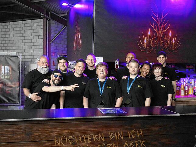 Bild 10: Bilder von der Jahrhundertparty im Festzelt mit Live-Acts und mega Stimmung
