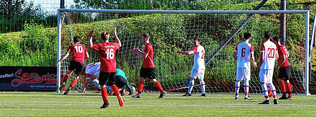 Bild 5: FC RW Weilheim setzt sich mit 5:2 gegen den FC Hochrhein durch &ndash; und wir haben Bilder!