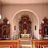 Im 1962/63 barock gestalteten Inneren der Kirche können die Besucher viel Interessantes entdecken. Dazu gehören das Hochaltarbild, die ...