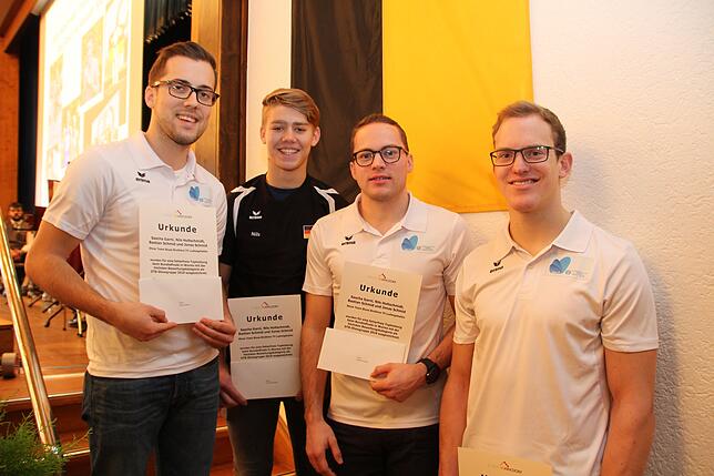 Die Turner Jonas Schmid, Nils Holtschmidt, Bastian Schimd und Sascha Garni.