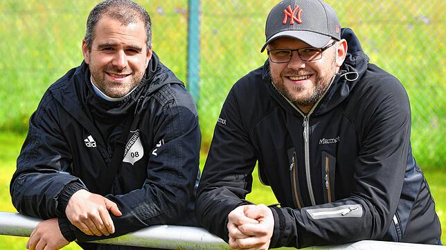 Stabübergabe: Das Trainer-Duo beim FC Wallbach bricht auseinander. Bis Sommer trägt Thomas Scherzinger (links) allein die Verantwortung. ...