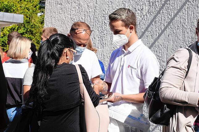 Bild 1: Die Abstrichstelle in Singen zieht eine positive Zwischenbilanz: Aber jetzt ändert sich das Testgeschehen