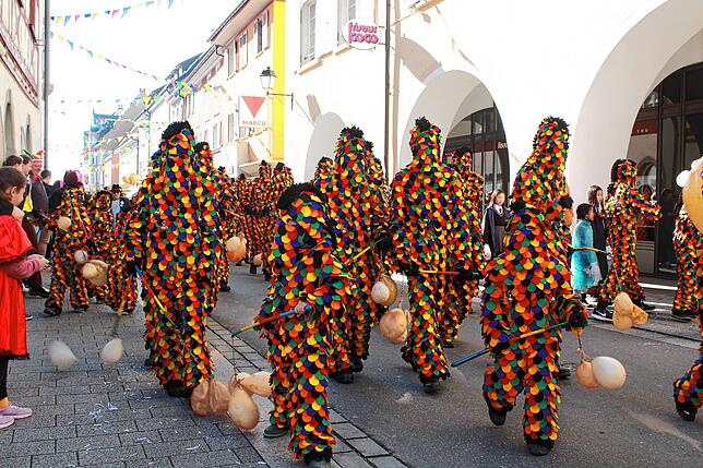 Bild 22: Die schönsten Bilder vom Kinderumzug und Kindernarrenbaumstellen am Fastnachtsdienstag