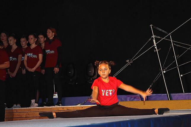 Bild 6: Bilder von der Turngala in Güttingen