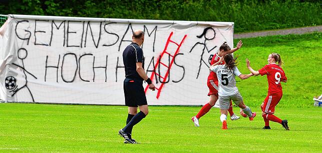 Bild 33: SV Niederhof besiegt SG Ebnet mit 4:1 im Hinspiel der Verbandsliga-Relegation &ndash; wir haben Bilder!