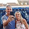 Jürgen und Sandra Hugger nutzen den Schritt auf den Schlossbalkon für ein besonderes Erinnerungsfoto.