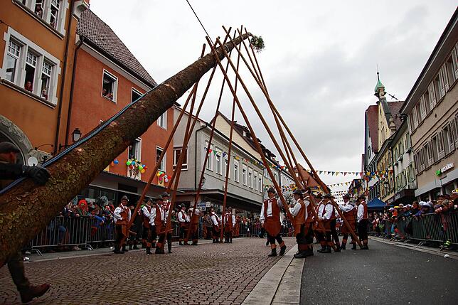Bild 25: Erst als Pappfigur, dann live: Alle Bilder vom Tag mit Karl Lauterbach in Stockach