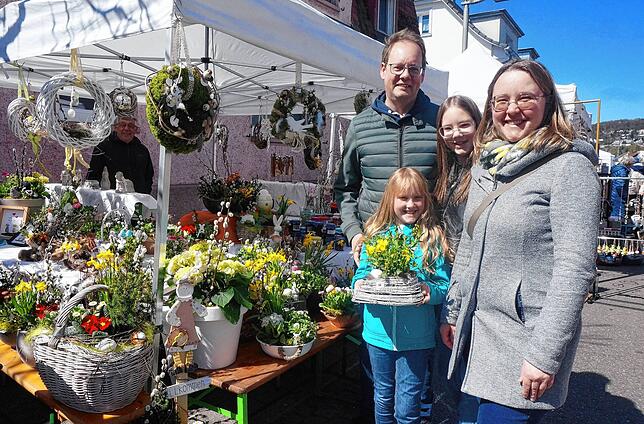 Familie Ebner aus Tiengen bummelte entspannt über den Frühlingsmarkt.