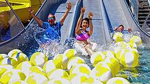 Schwungvolle Eröffnung des Badespaßes im Freibad &bdquo;badschnass&ldquo; in Tennenbronn. Schrambergs Oberbürgermeisterin Dorothee ...