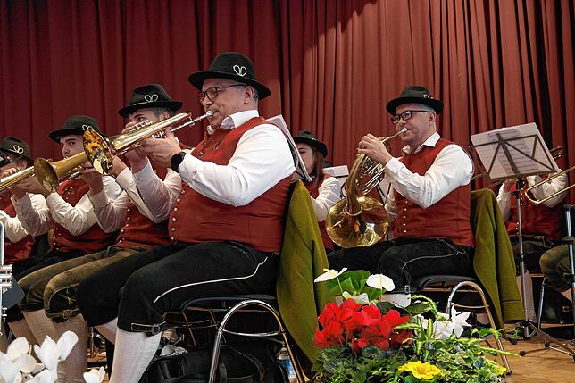 Musik gehört dazu: Es spielte die örtliche Trachtenkapelle auf.