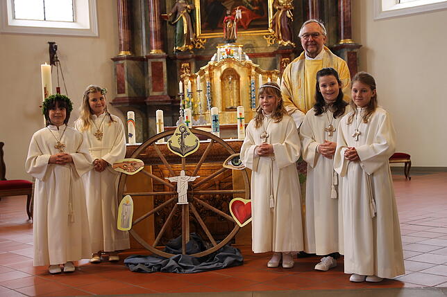 Fünf Kinder aus der Pfarrgemeinde Waldkirch empfingen am Weißen Sonntag die erste Hl. Kommunion.