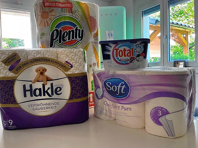 Toilettenpapier, Küchenrolle, Waschmittel aus der Schweiz.