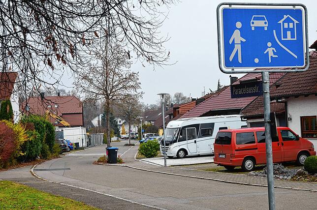 Nicht erfreut sind viele Anwohner in der schmalen Paracelsusstraße unterhalb der Ensisheimer Straße über die Aussicht auf mehr künftigen ...