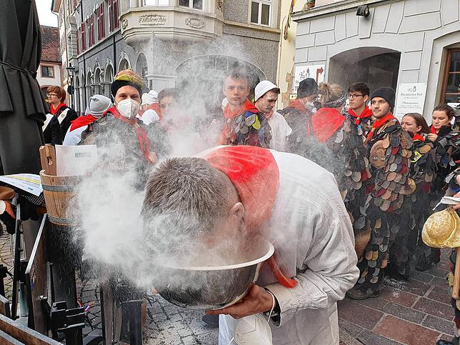 Bild 2: Schmutziger Donnerstag in Waldshut: Narro-Zunft sorgt für einen Hauch Fasnacht (mit Videos)