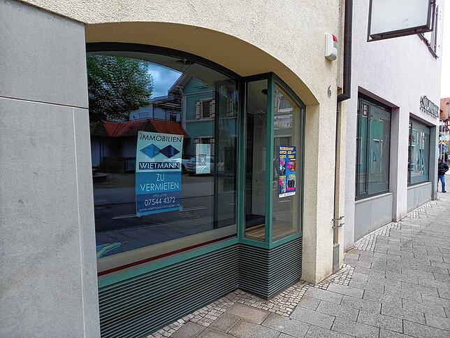 Leerstände in der Innenstadt: In der Hauptstraße stehen diese Räume seit vielen Monaten leer. Zuletzt war hier eine Bäckerei untergebracht.