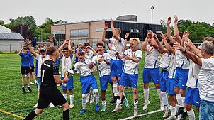 Großer Jubel nach dem Pokalsieg: Die B-Junioren des FV Tennenbronn.