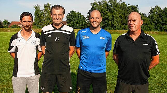 Keine Neuzugänge gab es in der Sommerpause beim FC Hochemmingen. Die vier Übungsleiter (von links) Stefan Göller (zweite Mannschaft), ...