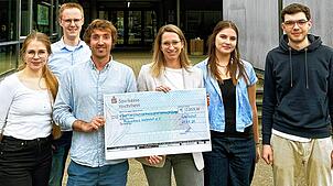 Das Verbindungslehrerteam Katharina Moll und Jochen Stich, Lehrer Viktor Gerlach, Ann-Kathrin Schreiner, Vorsitzende des Vereins Frauen- ...