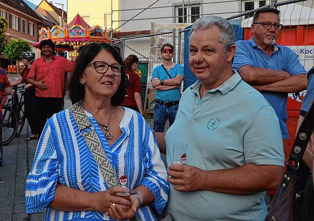 Bild 27: Reges Treiben beim Stadtfest am Samstagabend und Sonntagmorgen