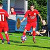 Pechvogel: Moritz Pfleghaar (Mitte) vom FC Schlüchttal stürzte bei einem Zweikampf in der Partie beim SV Jestetten so unglücklich, dass ...