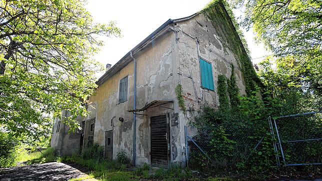 Dieser jahrhundertealte Hof an der Sonnenbühlstraße ist zu marode, um erhalten zu werden. An seine Stelle sollen barrierefreie Wohnungen ...