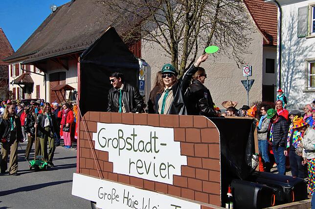 Bild 9: So bunt geht es beim Rosenmontagsumzug 2025 zu