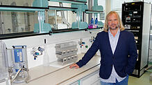 Dietmar Schaffarczyk ist einer der vier Gesellschafter der Konstanzer Stimos GmbH. Hier steht er im Labor auf dem Campus Konstanz, ...