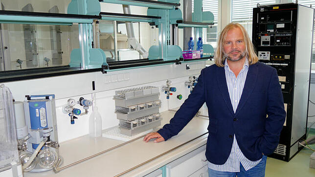 Dietmar Schaffarczyk ist einer der vier Gesellschafter der Konstanzer Stimos GmbH. Hier steht er im Labor auf dem Campus Konstanz, ...
