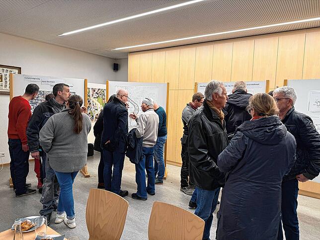 Hohes Interesse der Bürger bei der Informationsveranstaltung zum Umbau der Ortsmitte Kadelburg.