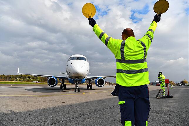 Ein Flugzeug auf dem Bodensee-Airport in Friedrichshafen. Aktuell ist der Flugverkehr stark beeinträchtigt.