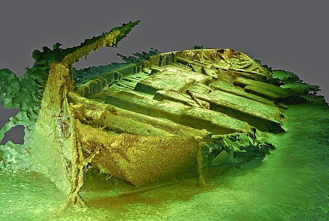 Das 3D-Bild, das aus vielen Fotos am Computer zusammengesetzt ist, zeigt ein rund 19 Meter langes Lastschiff, das in rund 30 Metern ...