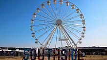 Auf dem Flugplatz in Neuhausen ob Eck werden die letzten Vorbereitungen vor dem Start des Southside Festivals 2024 getroffen (Hier ein ...