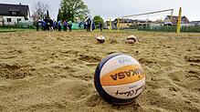 Auf den drei Beachfeldern am VfB-Stadion wird bereits trainiert. Hier will die Stadt eine Traglufthalle für den Sportunterricht der ...