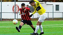 Der FC Bodman-Ludwigshafen (Mohammed Alsafra, links) besiegte den SC Pfullendorf II (Leon Fiolka) mit 3:1 und ist seit sechs Spielen ...