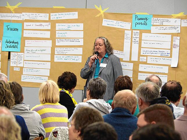Heidi Götz vom Regierungspräsidium Freiburg stellte sich den Fragen der Bevölkerung.