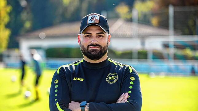 Titelanwärter: Trainer Arber Mustafaj vom VfR Horheim-Schwerzen bleibt trotz klarer Führung konzentriert.