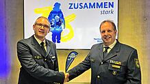 Hannes Ruther (links), neuer THW-Ortsbeauftragter in Überlingen, mit seinem Vorgänger Robert Johannsen, der seit Juni 2015 dieses Amt ...