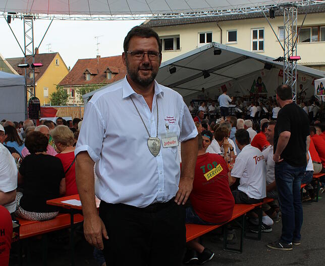 Zunftmeister Ralf Siebold freut sich über den großen Anklang, den die zahlreichen Veranstaltungen zum Schwyzertag in Tiengen gefunden ...