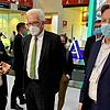 Hoher Besuch auf der Automesse IAA (von links): LFT-Chef Christian Meyer erklärt Ministerpräsident Winfried Kretschmann (Grüne) die ...